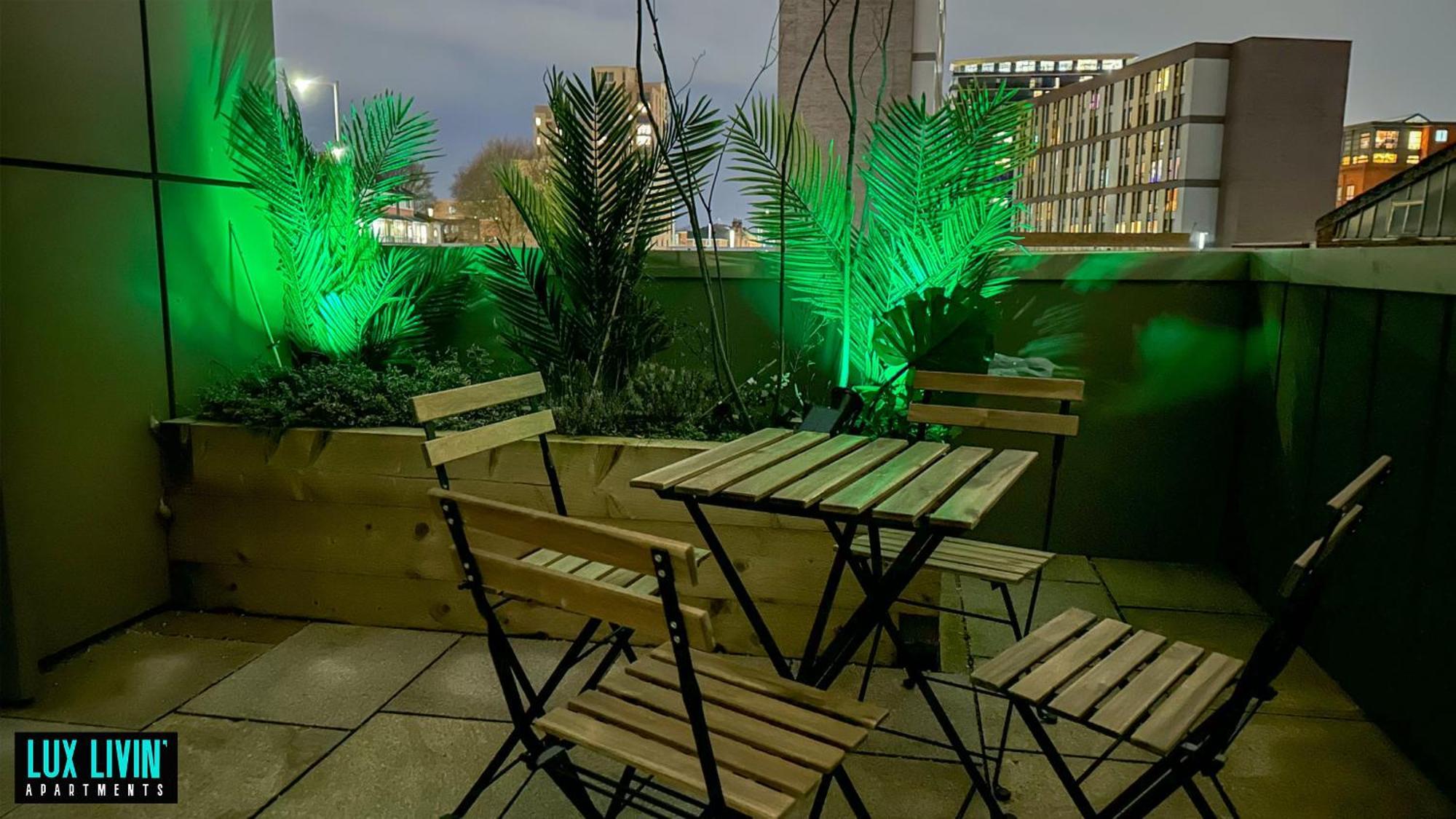 Lux Livin' Apartments - Luxury 2 Bed Apartment With Sky Garden Manchester Rum bild