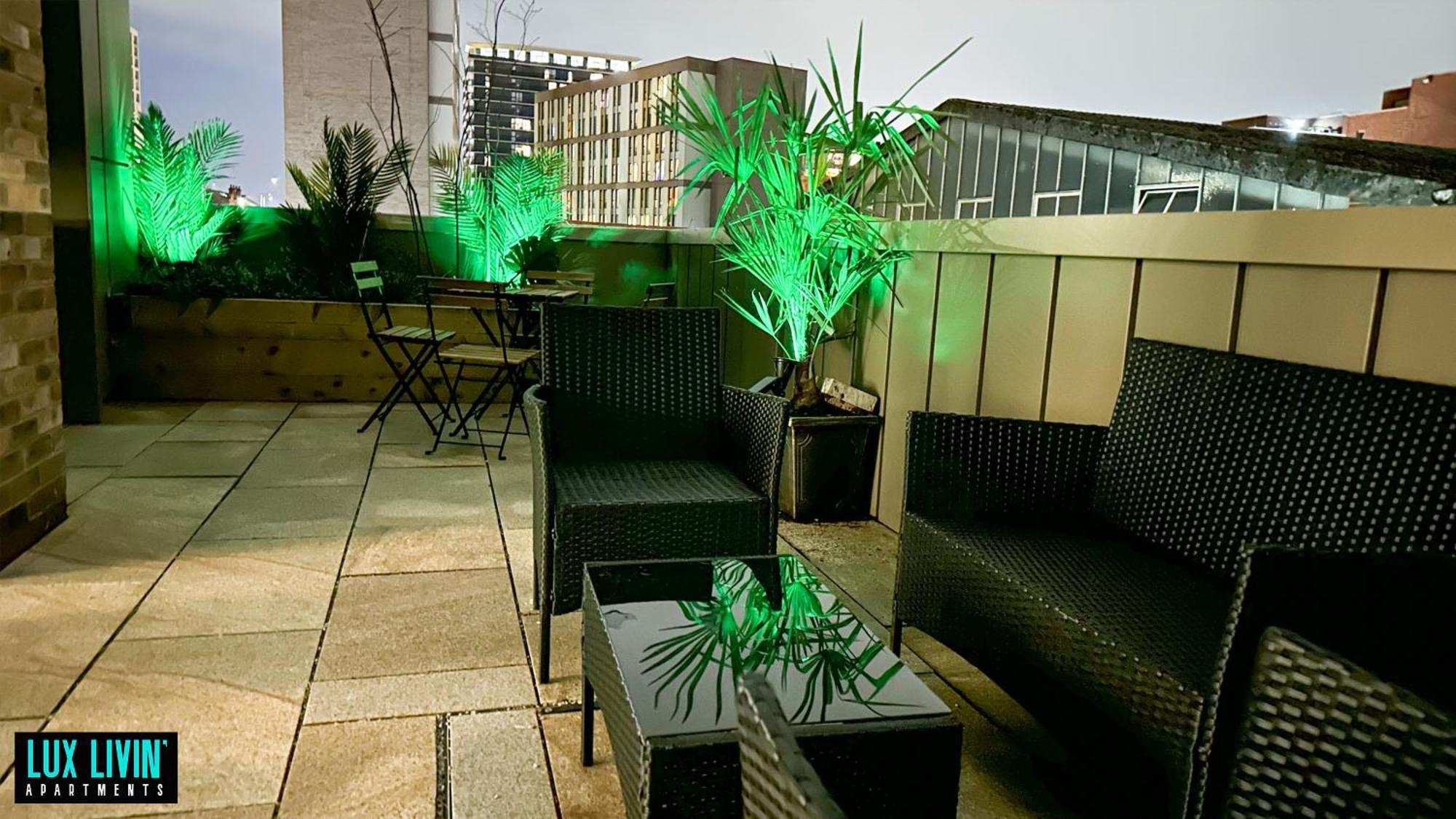 Lux Livin' Apartments - Luxury 2 Bed Apartment With Sky Garden Manchester Rum bild